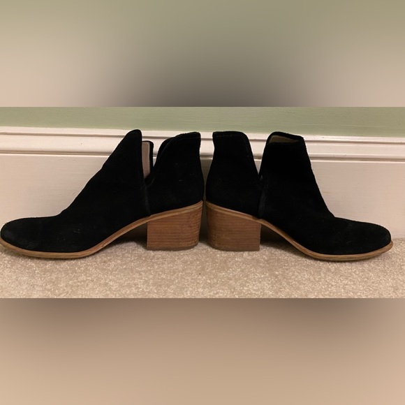 Black booties with slits and wooden heel - Picture 1 of 4